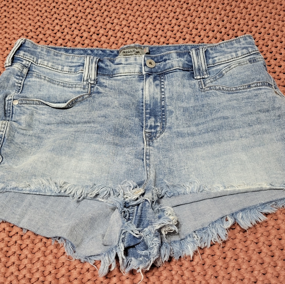Torrid size 16 frayed hem shorts
